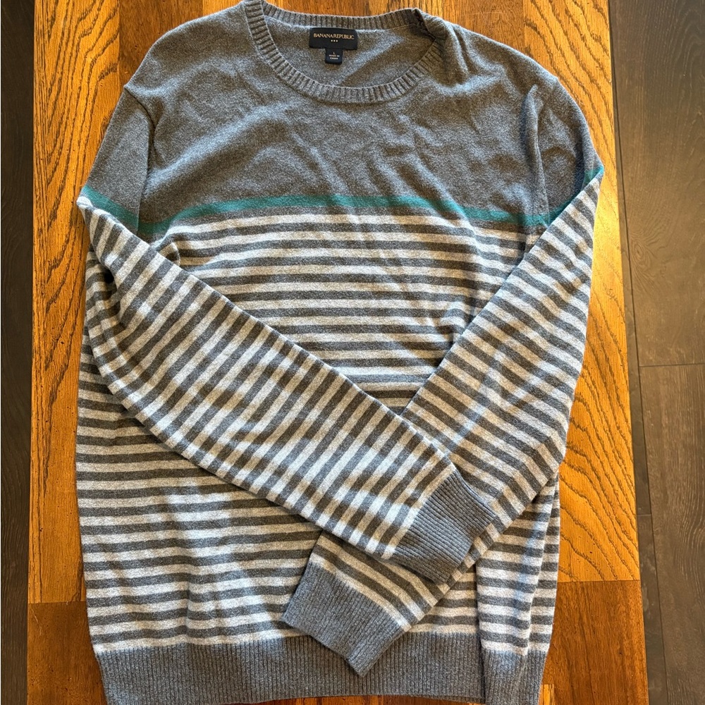 Banana Republic Men’s Gray Crewneck Sweater with Teal Stripe - Picture 3 of 4